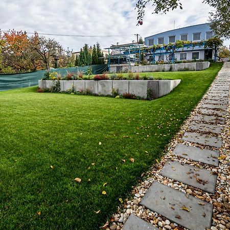 Hotel Squash Dependance Prievidza Exterior foto